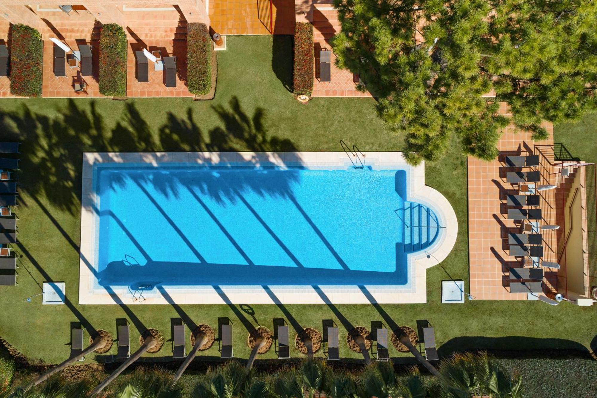 Don Carlos 마르베야 외부 사진 Aerial view of a swimming pool