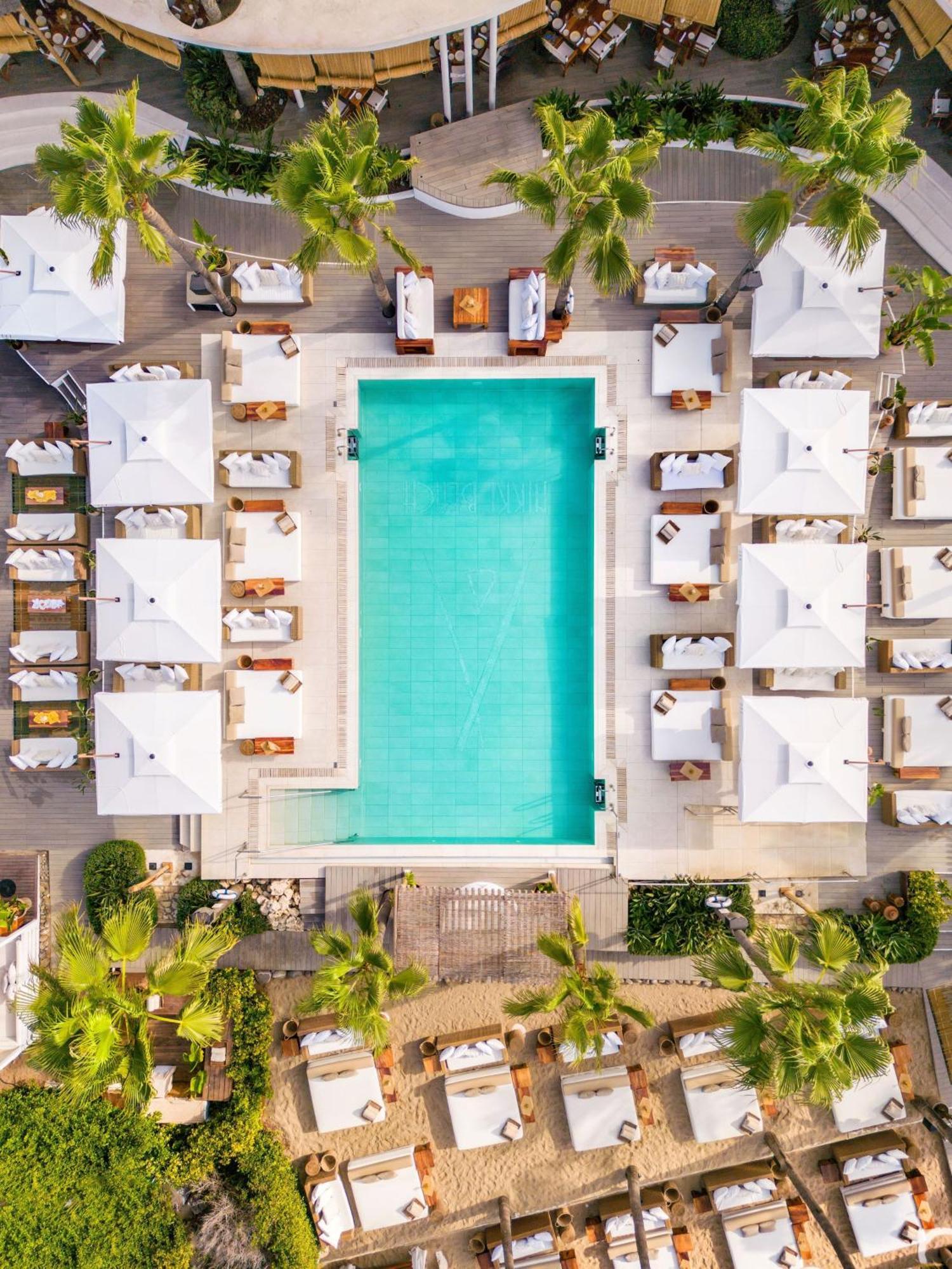 Don Carlos 마르베야 외부 사진 Aerial view of the pool at the 1 Hotel South Beach