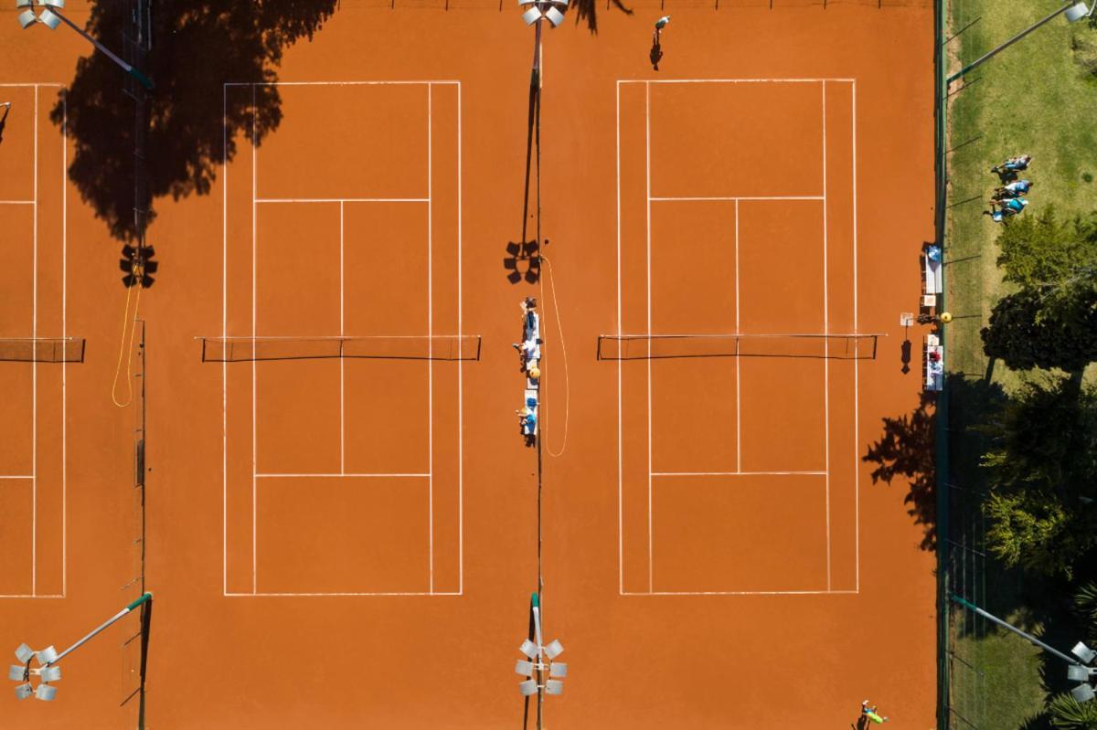 Don Carlos 마르베야 외부 사진 Tennis courts at the club
